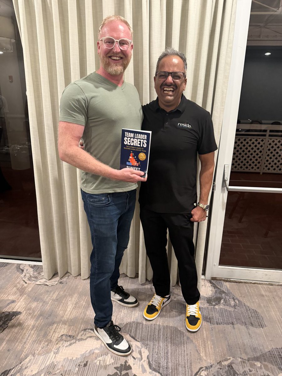 FriendinRealty's tweet photo. Sunset, a curtain backdrop, and a guy handing me his book with both hands. Team Leader Secrets by Suneet. He didn't write a theory book. He wrote what he actually built. Those are the only ones worth reading. https://t.co/PYezHRW5OU