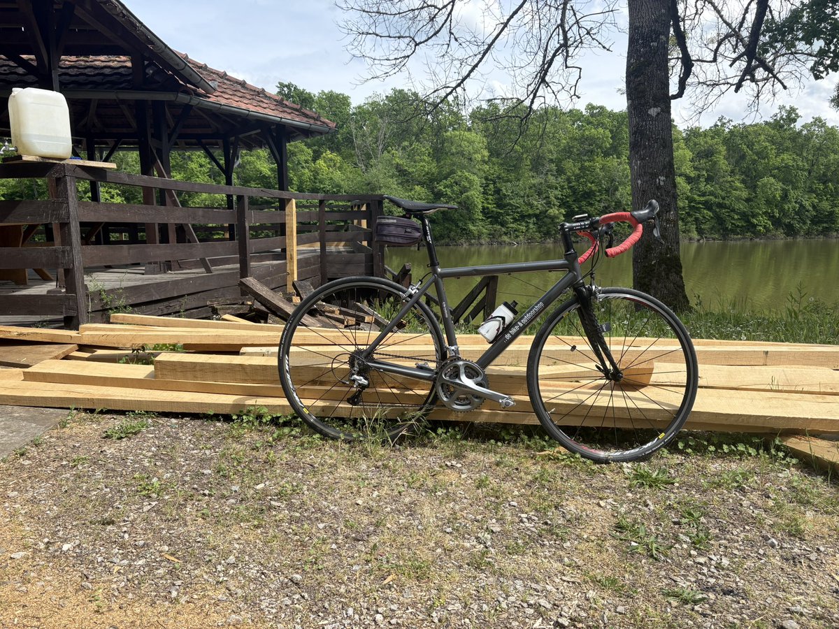 BasicBassic's tweet photo. 60 km,za nas koji pamtimo Tita zadovoljavajući trening.🚴🏻‍♀️💪👍🇷🇸 #rideshimano #bycicle https://t.co/tp7QyKDQXI