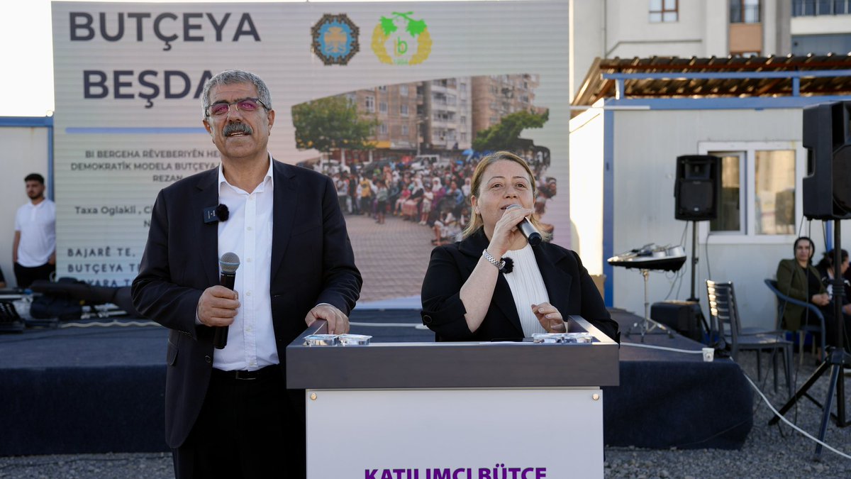 🔶 OGLAKLI DE QERAR Ê ŞARÎ YO: PROJEYÊ PÊŞNÎYARKERDEYÎ AMEYÎ MUZAKEREKERDENE
Têhetaneyîşê "Butçeyê Beşdar" yo hîreyin ke Şaredarîya ma Rezan û Şaredarîya Amedî ya Şaristanê Girdî pîya şarê Oglakliyî reyde rayra benê, ame kerdene. Seba 19 projeyanê ke bi pêşnîyaranê şarî ameyî