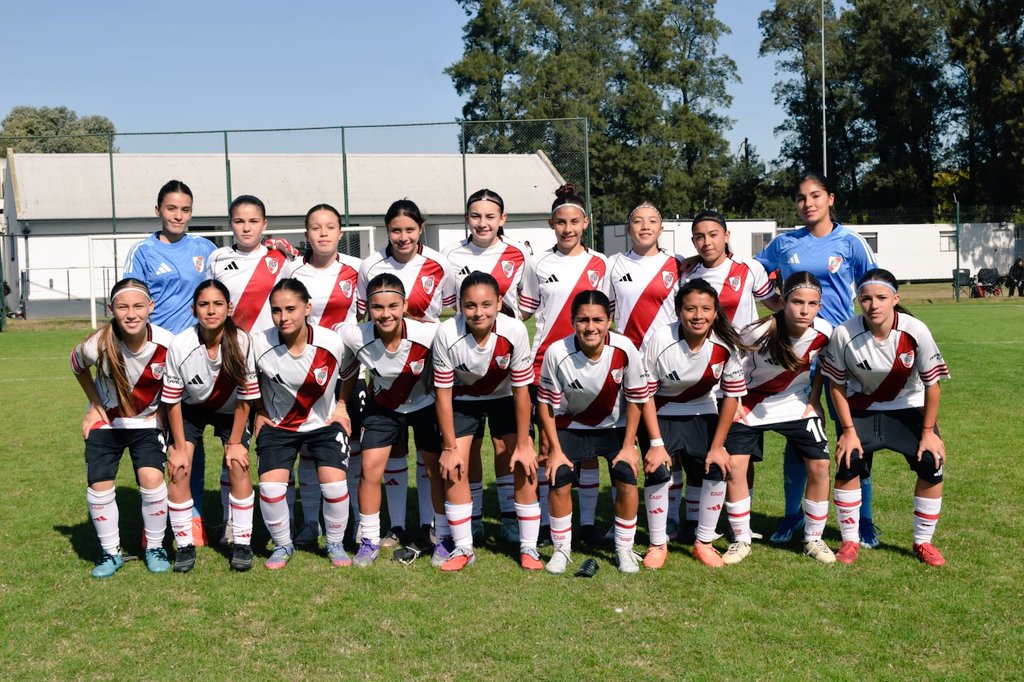 FelicitasF10's tweet photo. Seguir mejorando y creciendo  ⚽️🐔❤️. https://t.co/44pwvd60O8