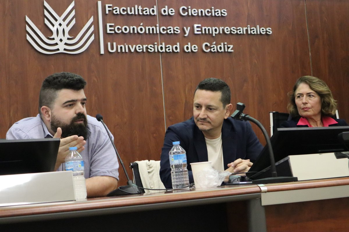 acacineandaluz's tweet photo. El cineasta José Manuel Rebollo ha recordado cómo, para cumplir su sueño de infancia, tuvo que fundar su propia productora y abrirse camino desde Andalucía. https://t.co/HUXG6WoOjs