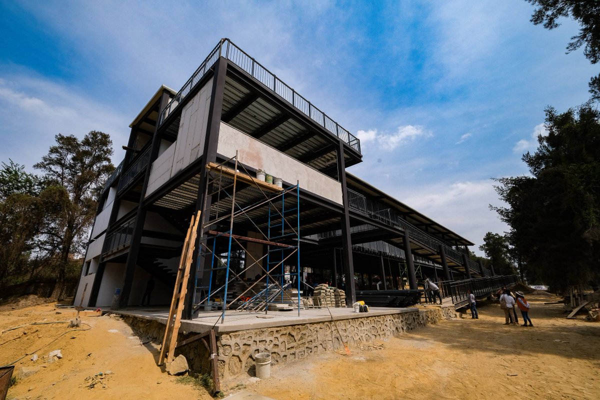 AlbertoEsquerG's tweet photo. Así avanza la construcción de la Casa para Atletas del CODE Jalisco en Zapotlán el Grande, la cual albergará a deportistas de las disciplinas de remo y canotaje. 

Reiteramos el impulso al deporte de alto rendimiento, brindando condiciones de primer nivel para que puedan desempeñar su disciplina a la par de sus estudios académicos, siempre en entornos seguros y de vanguardia.