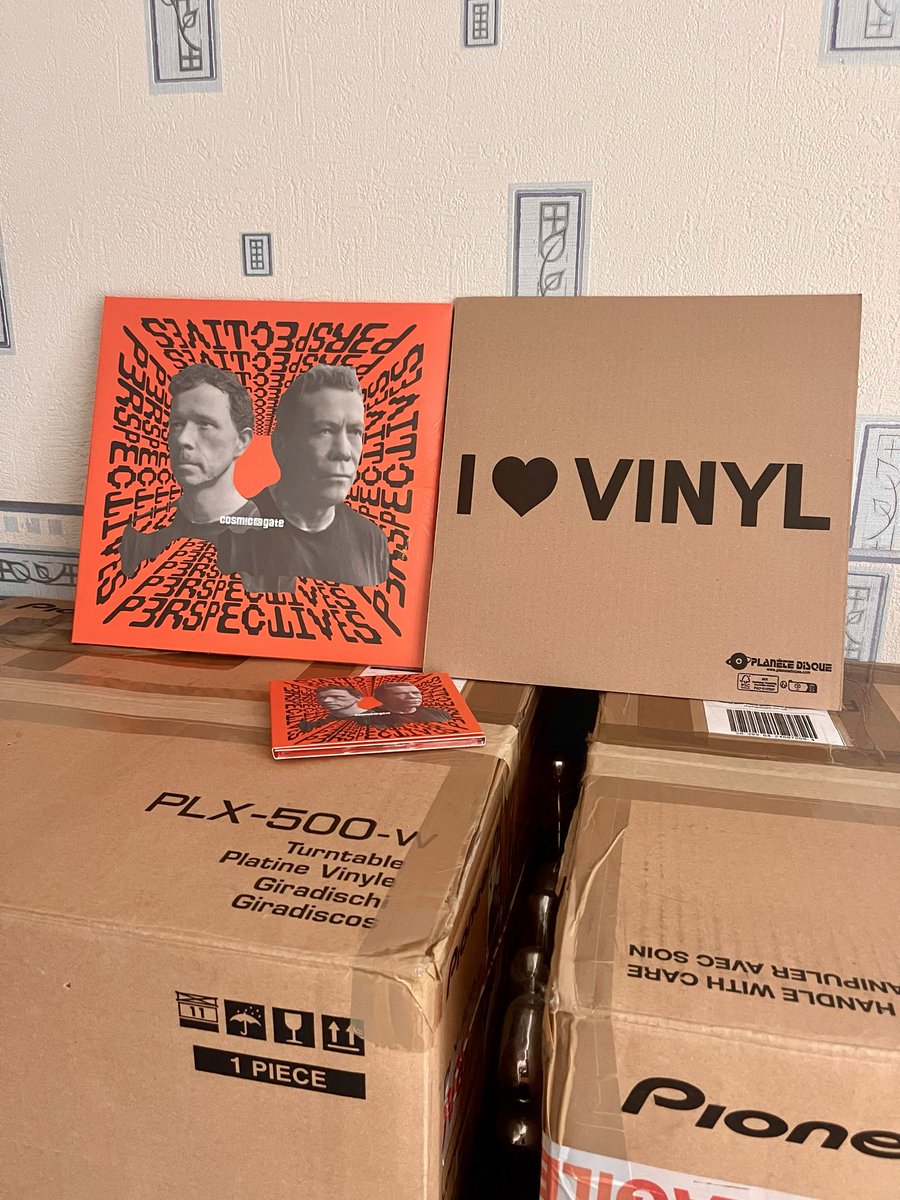 robyseals's tweet photo. That famous factual saying “got that on vinyl” @cosmicgate 🎶⚫️💿 https://t.co/yqhnEB7ici