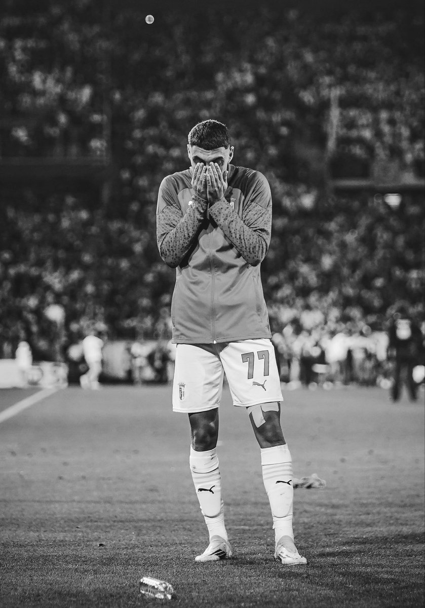 Gabrimartinez7's tweet photo. Dói muito ficar tão perto da final da @europaleague, mas orgulho nesta equipa e em todo o caminho feito. Obrigado aos adeptos, ao clube e a todos os que nunca deixaram de acreditar. Vamos voltar mais fortes ❤️🤍 @SCBragaOficial https://t.co/1L2cOSnmIR