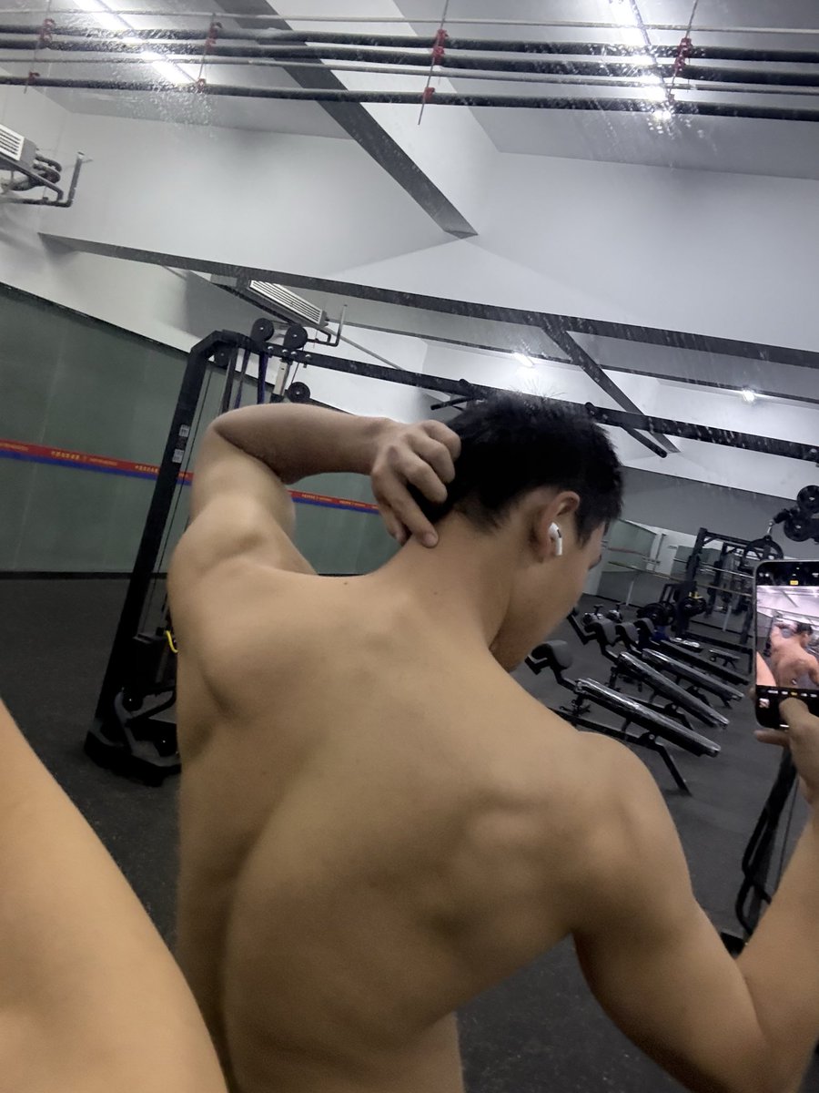 如果可以不练腿 tweet media