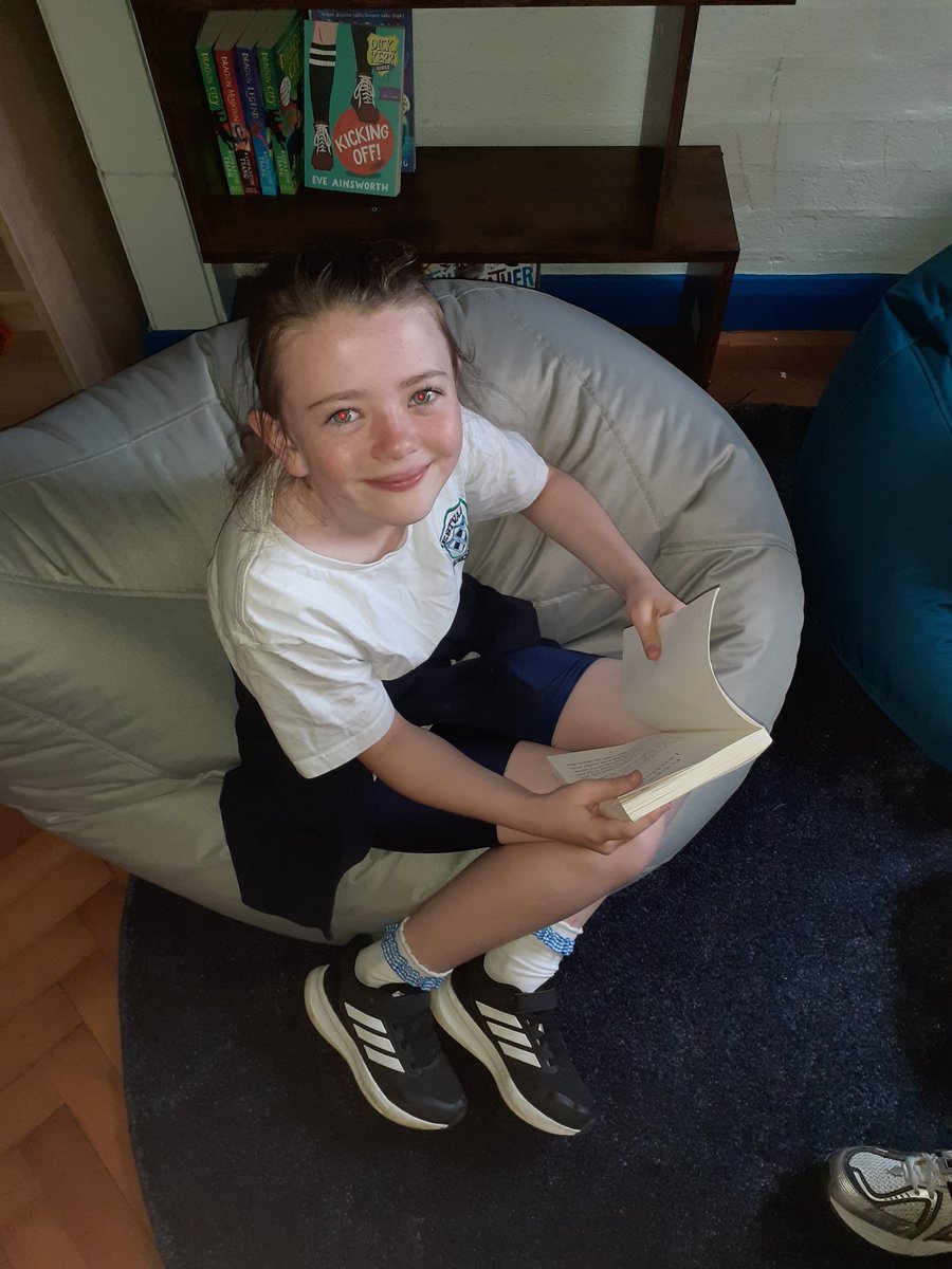 WestvalePrimary's tweet photo. Enjoying some relaxing time in our comfy library space. Well done children for being so brilliant in class and earning your hot chocolate reward. #schoolrules #positiveattitudestolearning #modelpupils https://t.co/SHwmZtenAt
