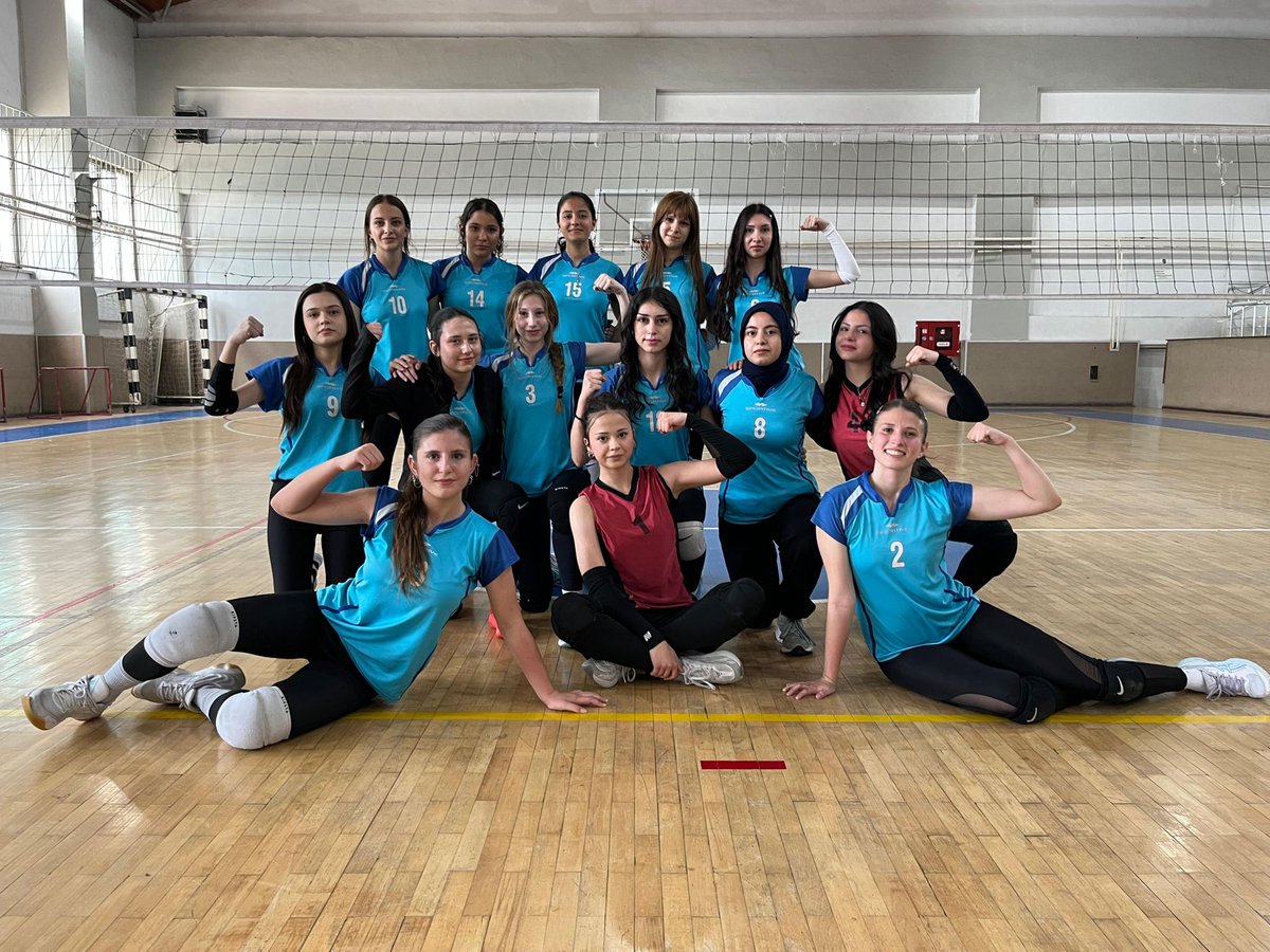 onurihekimoglu's tweet photo. FİNAL YOLUNDAYIZ! 🏐🔥
​Okulumuz Kız Voleybol Takımı, yarı final müsabakasında Akşehir Hacı Sıddıka Baysal Fen Lisesi’ni 2-0 mağlup ederek adını FİNAL GRUBU’NA yazdırdı✨
​Sahada ter döken, vazgeçmeyen takımımızı ve beden eğitimi öğretmenlerimizi yürekten kutluyoruz. https://t.co/ccN9MYBMcK