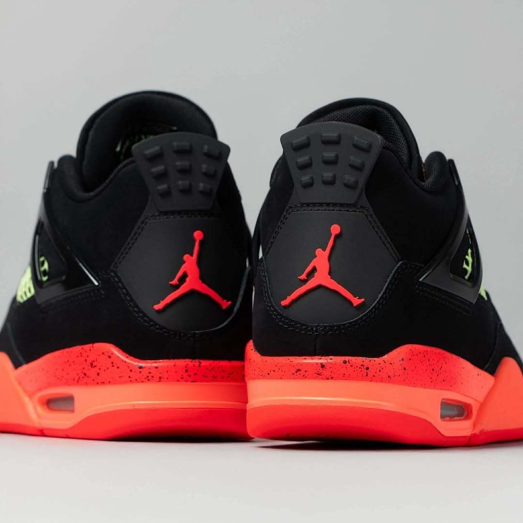 SneakerAlert tweet media