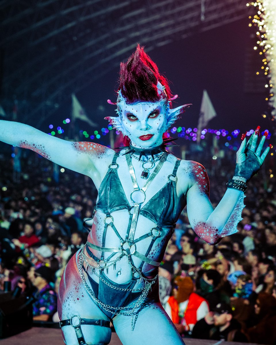 countdown_nye's tweet photo. Our favorite activity? Transcending into a different dimension with alienz 👽 ✨ https://t.co/mbNC1GvJ2N