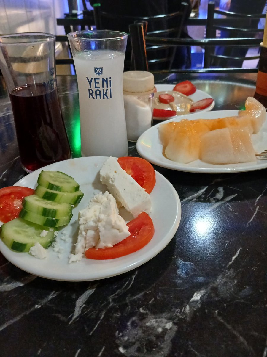 1Turnipkral's tweet photo. Manevi olarak çöktük ama tanıyan kişilerin,
" Yaşıyorsun bu hayatı " Dediği kişiyiz..!
#Keyifligeceler
#Cuma https://t.co/0WfClHA8L4