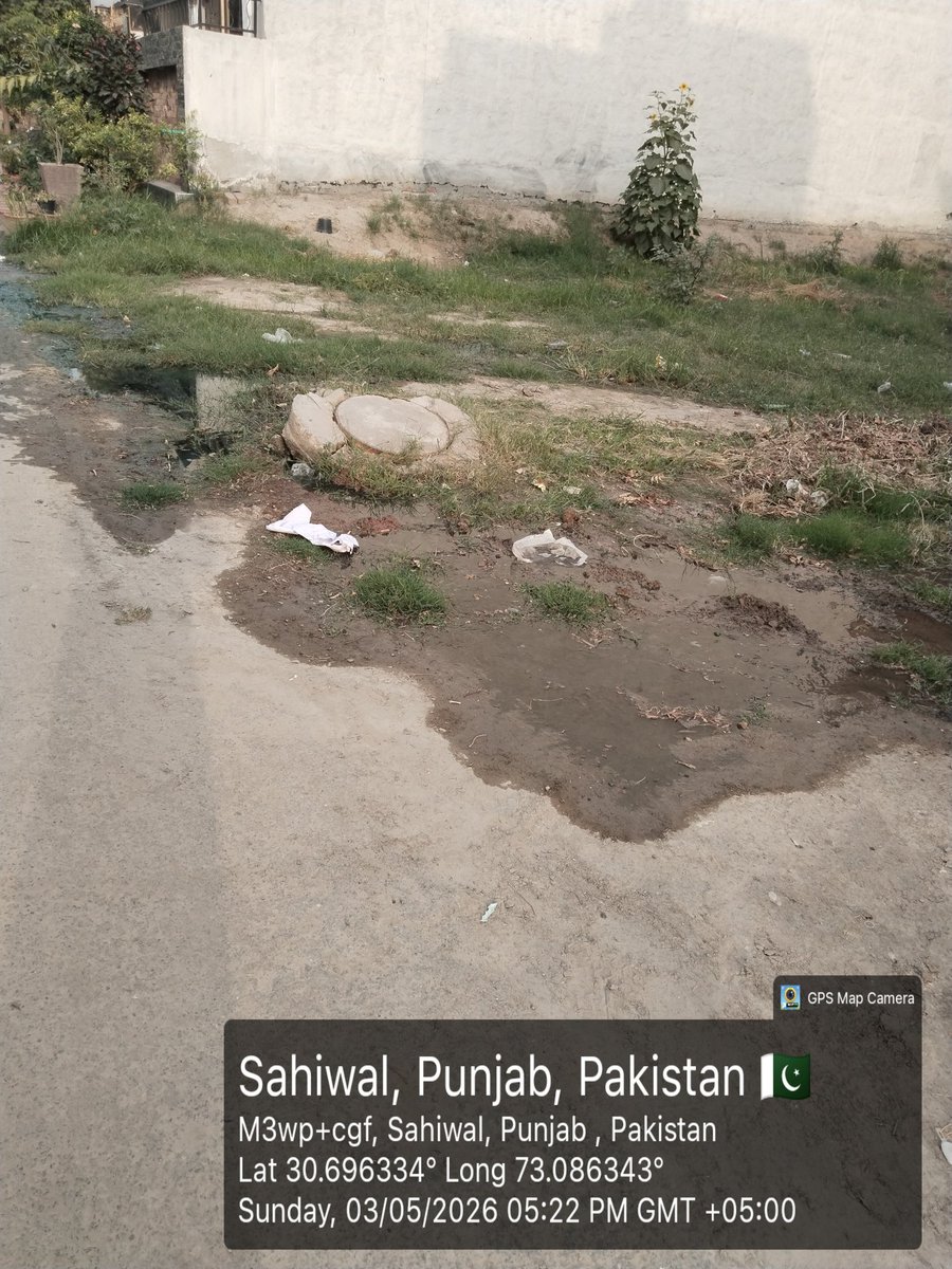 Chilepak1's tweet photo. @wasasahiwal urgent attention to the deteriorating sanitary conditions at Location: M3wp+cgf, Sahiwal (GPS Coordinates: 30.696318, 73.086391).
​As shown in the attached visual evidence documented, the area is suffering from a complete failure of the drainage system.
@CMComplaintCell https://t.co/4I0VpOYdqC