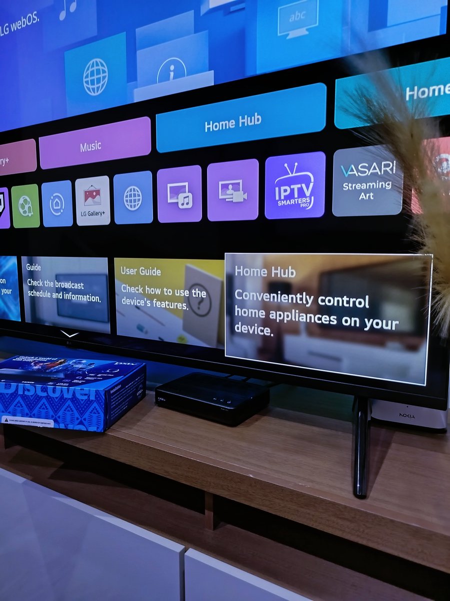 PhatboiSham_ah's tweet photo. Just got a new DSTV decoder,  that Arsenal UCL lost go too bang....

If they win I'll continue using it, if they lose I'll do giveaway with it again.
May the odds not be in your favour 😁😁 https://t.co/ryQgAHI0Xs