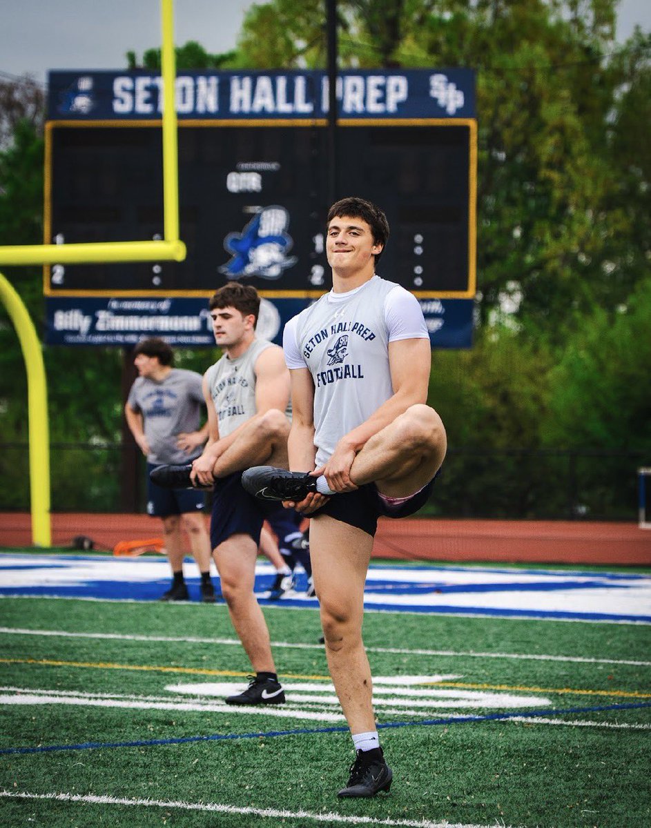 BenRoss_81's tweet photo. Capped off a great week of training earning lifter of the week! @CoachBFitz @MaxRuiz50 https://t.co/ZyLB0ryXWv