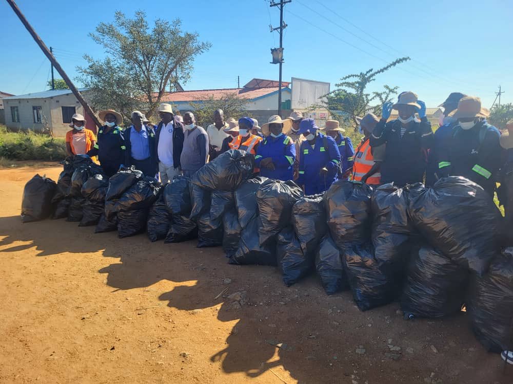 CityofBulawayo's tweet photo. Ward 25 Cleanup campaign
#NationalCleanUpCampaign https://t.co/p0aoozwGc2