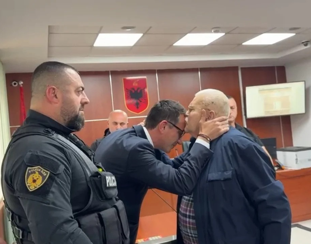 EdmondKaceli's tweet photo. (Një tjetër provë se “aktorët dhe aktoret e kohës së komunizmit kanë qenë, dhe mbetën arma më e fuqishme e propagandës partiake” Vlen, thuajse, për të gjithë artistët e shkrimtarët e lindur në komunizëm! Kush provoi të dalë jashte rreshtave i shkatërruan karrieren dhe jetën!) https://t.co/2lnRwdoNYT