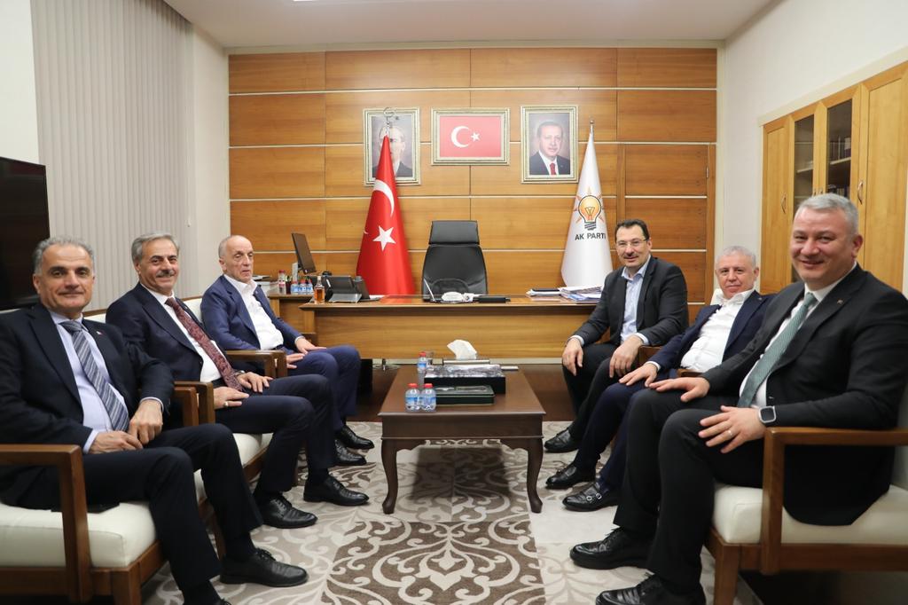 Başta TÜRK-İŞ Genel Başkanı saygıdeğer abimiz Ergün Atalay olmak üzere  Koop-İş Genel Başkanı  Eyüp Alemdar'a,Yusuf Alemdar başkanımıza,rektörümüz Hamza Al ve Osman Çelik başkanımıza teşriflerinden ötürü teşekkür ediyorum.

Günü çok keyifli bir sohbetle kapattık.

Şeref verdiler.