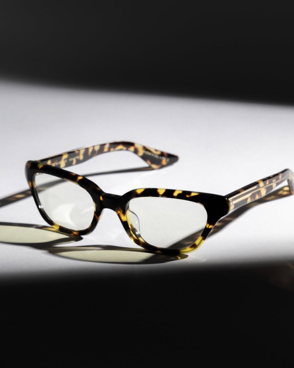EdwardBeiner's tweet photo. Handcrafted in Italy, @OliverPeoples acetate frames carry a timeless ease: classic in form, modern in attitude. #eyesforward

#oliverpeoples #oliverpeopleseyewear #optical #sunglasses #shopping #glasses #eyewear https://t.co/neQwtVVrQ7