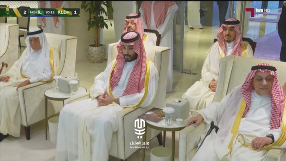 حيييي شوفتك يا سيدي 🫡🇸🇦

حضور سيّدي سمو الأمير #محمد_بن_سلمان آل سعود

لنهائي #كاس_خادم_الحرميين_الشريفيين أغلى الكؤوس بين #الهلال_الخلود ..