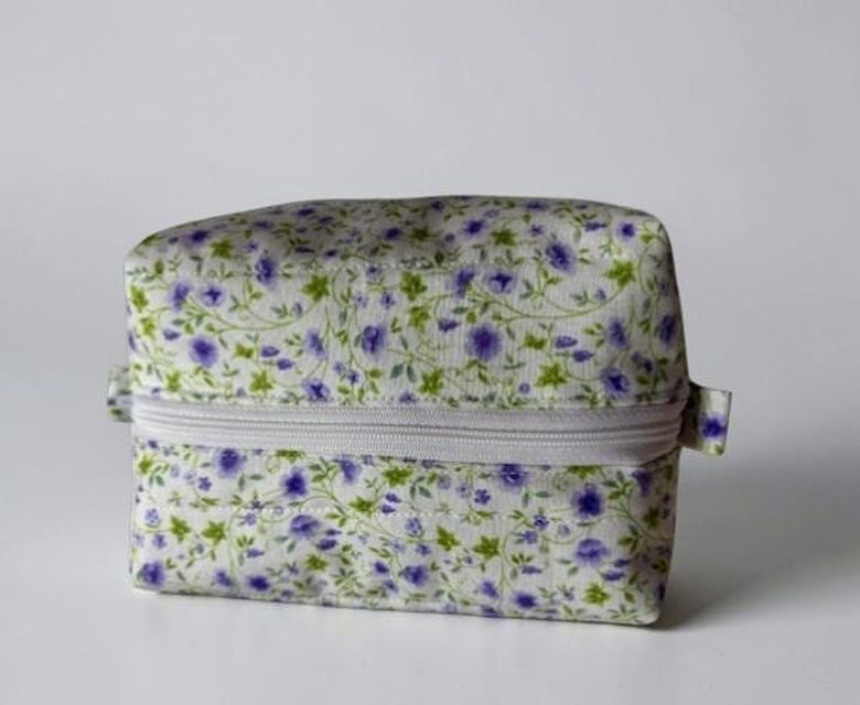 sewingfromsammy's tweet photo. Who says mini can't be mighty? β¨ This Handmade Quilted Mini Makeup Bag by @SassyChicksC is the cutest addition to your beauty stash. Treat yourself or a friend! #MiniMakeupBag #QuiltedBag #HandmadeBeauty https://t.co/PJBZ7r6bb9