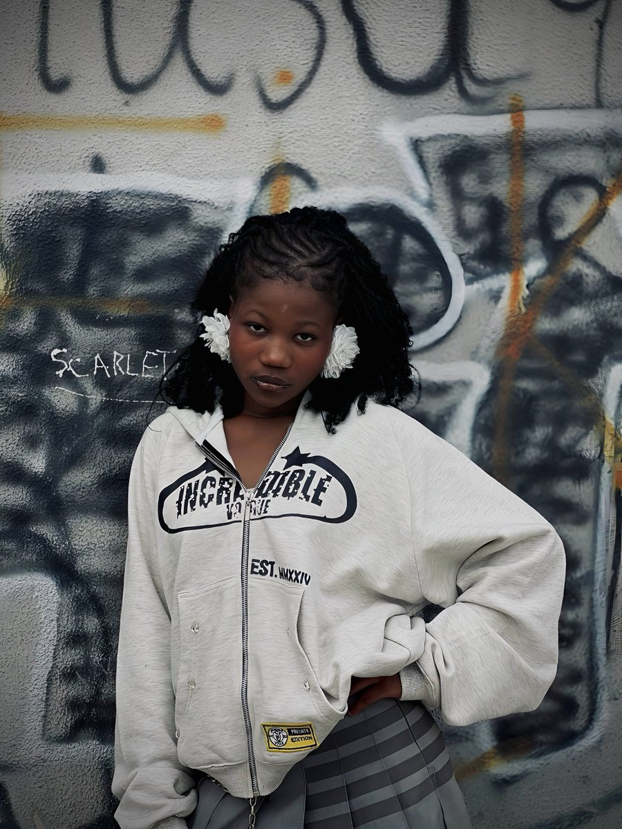 incredibleV0gue's tweet photo. Incredible Vogue Zip-Up. Live now 🚨 https://t.co/uiRsHa8VM2