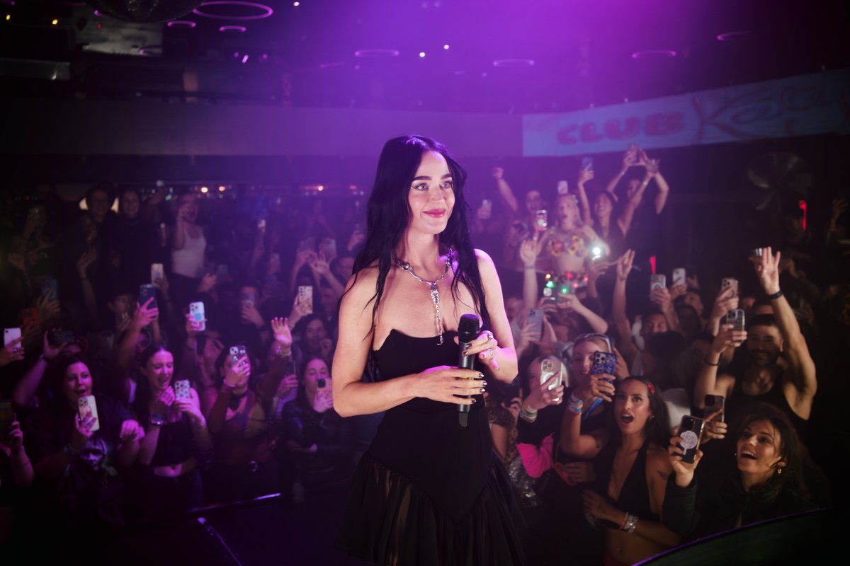 “Eu sou muito fã de música pop e é por isso que eu tô sempre aí dando suporte às outras garotas porque sei o quanto é difícil estar nessa indústria" - Katy Perry.
