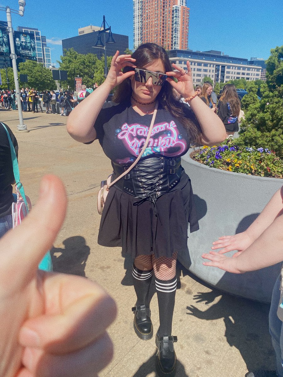 splashomagic's tweet photo. thank you to my good and close personal friend miku for allowing a chopped 30 year old weeb with a dream to see you in new jersey https://t.co/XHeH0ZtKKW