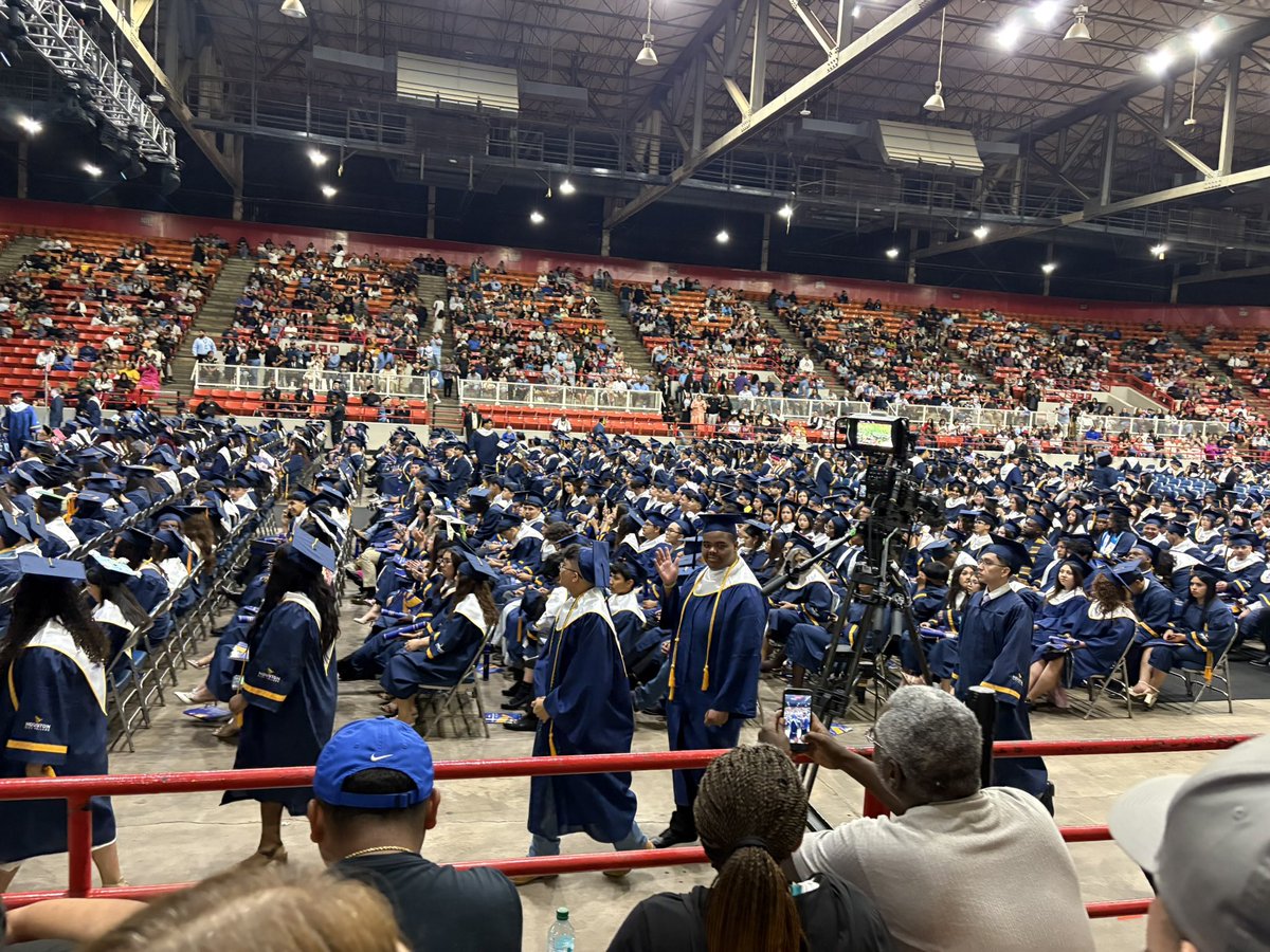 sbisd_t24's tweet photo. Congratulations to the first-ever NHS RISE cohort on earning their Associate Degrees from Houston Community College! π
We are proud to celebrate this incredible milestone and all of their hard work and dedication. The future is bright! ππ #NorthbrookHS #RISEStudents #SBISD https://t.co/Xo8HPocW8i