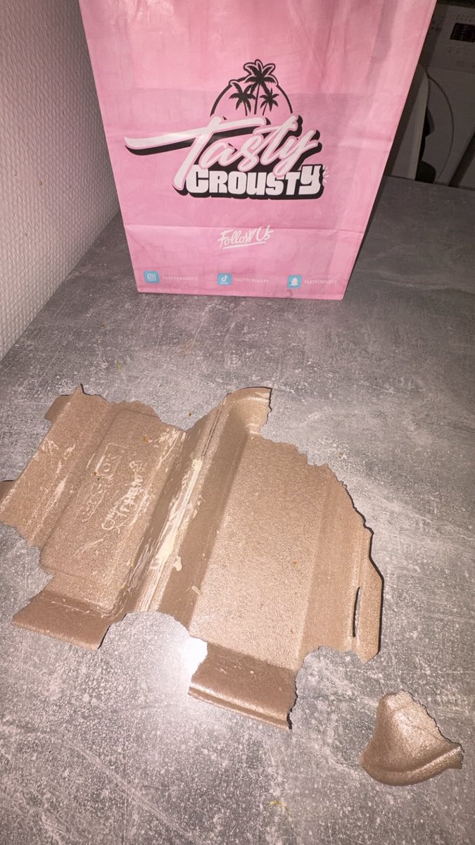 Elies13700's tweet photo. Désolé Tasty Crousty c’était tellement bon.. https://t.co/V5YjG3FQAK