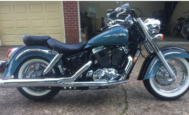Moto_History's tweet photo. The 1990 to early 2000s Honda VT1100 had a vintage look. These were very reliable and usable motorcycles. #hondamotorcycles #vtwinmotorcycles #cruisermotorcycles #modernclassics #classicdesign #americanmotorcyclestyle https://t.co/ukR6B3FVR4