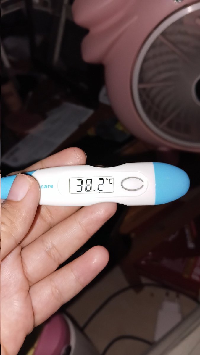 fluffypeachy's tweet photo. brrrr, mau nonton daldin malah demam https://t.co/mCvPhu6zWK