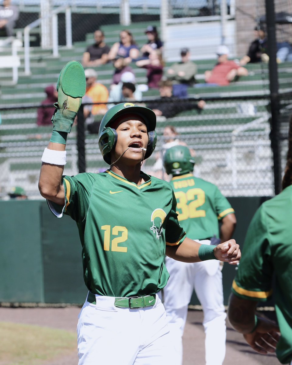 SpartanBSB's tweet photo. Locked in at the plate tonight🔒

2-for-2 with an RBI and run scored

T5 | NSU 5, FDU 0

#GoldStandard🔰 https://t.co/LGHI2whr5F