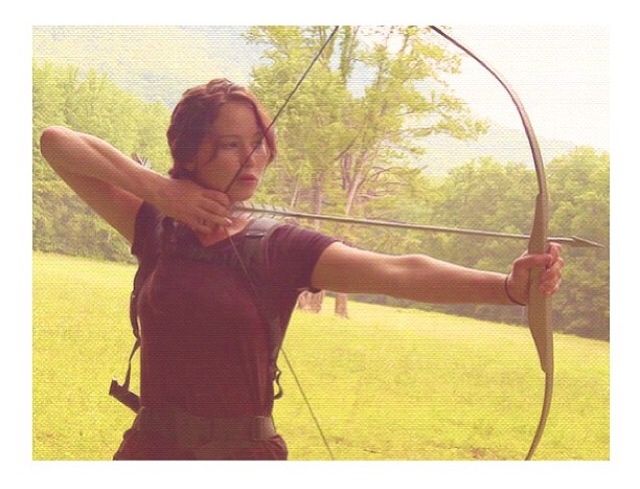 feliz cumpleaños a mi personaje favorito desde los 14 por siempre una parte de mí estará ligada a katniss 💚