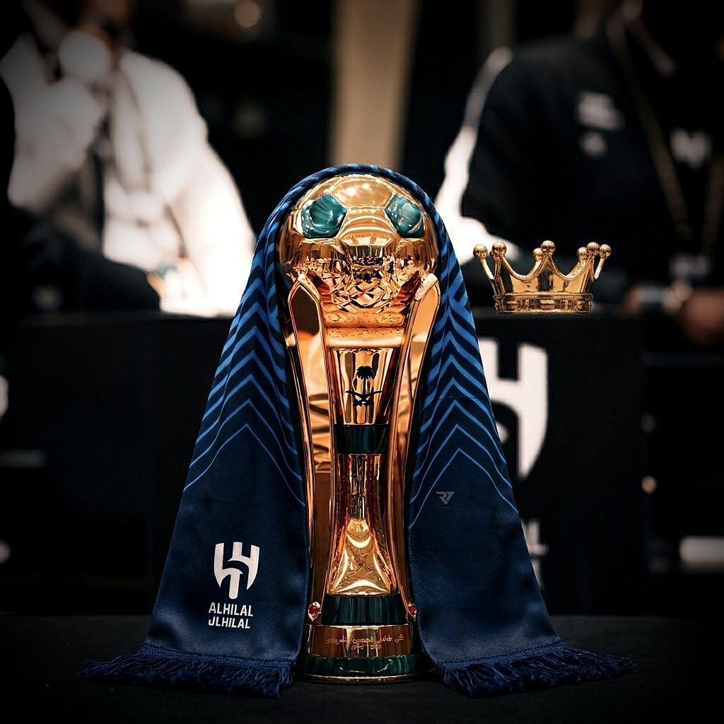 ITALY_00's tweet photo. لا جديد يذكر ولا قديم يعاد ..

لقب جديد يضاف إلى خزائن النادي الأكثر تتويجا بالدوري والأكثر حصدا لكأس الملك والأكثر ألقابا في قارته.

معه عشاق يملؤون زوايا كل ملعب وفي أي أرض وعند كل محفل .. ويصنعون له الفارق ويمنحون له شخصيته في مواعيده الكبيرة.

وفي الوقت الذي تحتفل فيه الأندية بالبطولات كاستثناء يتعامل الهلال معها كإرث معتاد.

حتى في موسم لم يبلغ فيه كامل طموح جمهوره .. بقي واقفا هذا الأزرق حيث اعتاد دائما الوقوف على منصة الذهب !