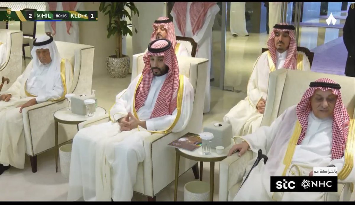 lia__1188's tweet photo. #ولي_العهد_يشرف_نهائي_كأس_الملك
#الهلال_الخلود 
________________________

أجمل مافي المبارة شوفتك 
و لا خاااااسر بحضورك يا سيّد الزمان ..💚 https://t.co/3mIiQS3YIT