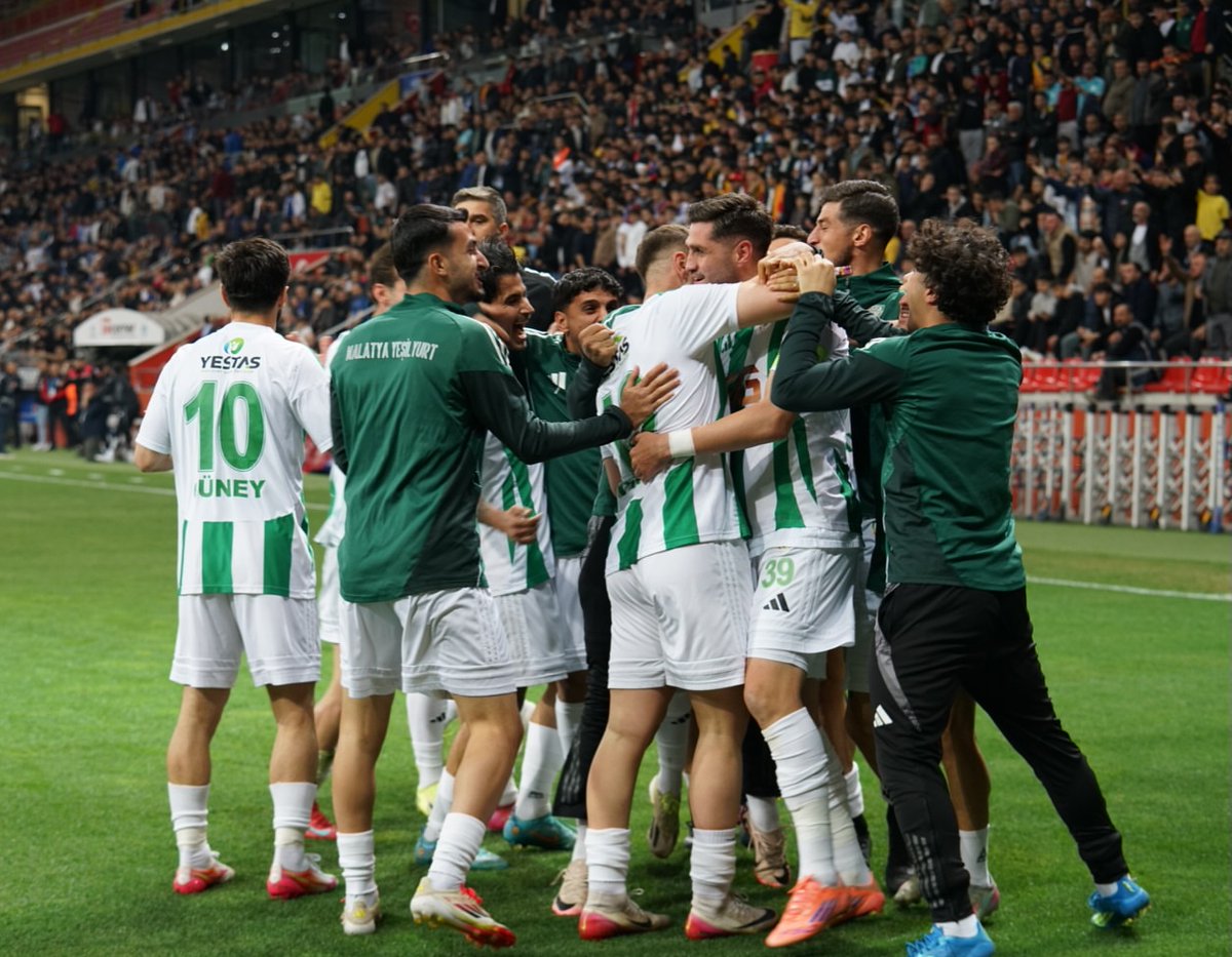 gengoru_omer's tweet photo. İNANMANIN VE MÜCADELENİN HİKAYESİ
 🔥
Zor günlerden geçti, pes etmedi…

Devre arasında Murat Yıldırım hamlesiyle yeniden ayağa kalkan Malatya Yeşilyurtspor, bugün Erciyes 38 FK’yı 4-3 mağlup ederek play-off finaline yükseldi. https://t.co/w3hda1LAvd
