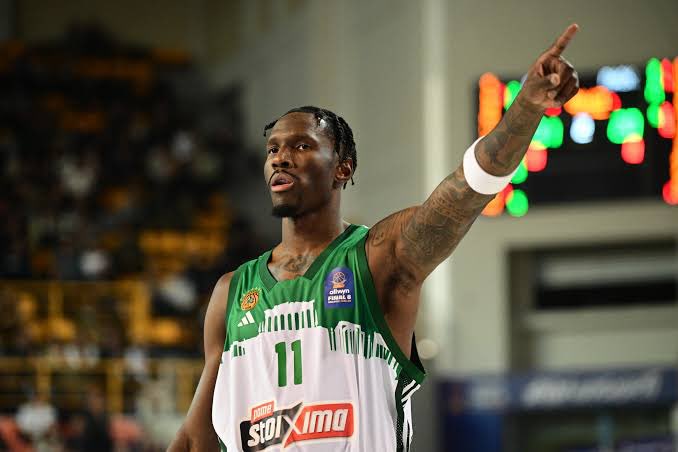 Στα αρχιδια μου το buzzer beater μέσα στην Βαλενθια. Είναι ντροπή η εμφάνιση του συγκεκριμένου. Ξεφτιλισμένοι χάσατε την πρόκριση για το F4. Βγάλτε τις φανέλες #paobc
