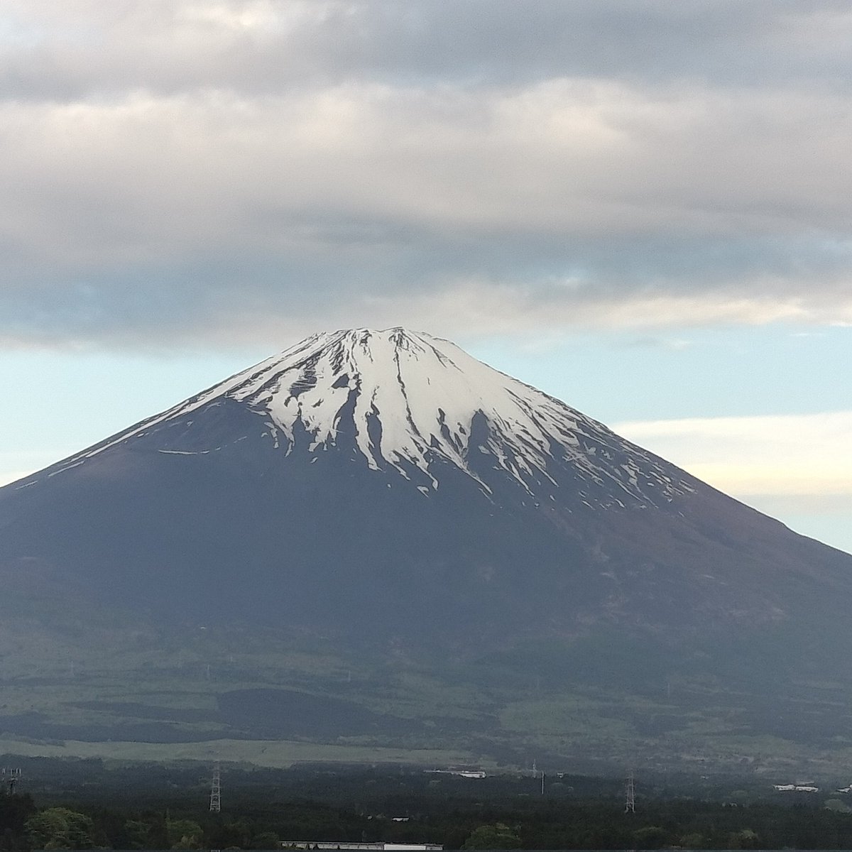 おはようございます🗻

ビックリするくらい爆睡でした

ホテルの部屋が最上階の角で
ラッキーって思ったけど、

朝起きてカーテンあけたら
眺めも最高でした👍

本日は20年ぶりの
富士チャンピオンレース
ロードスターカップに
チャレンジしてきます🏁