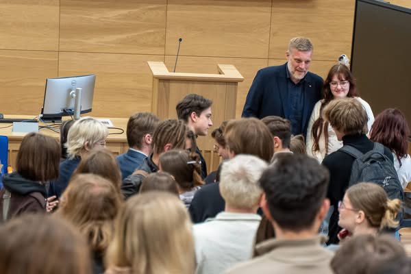 Adrian Zandberg tweet media