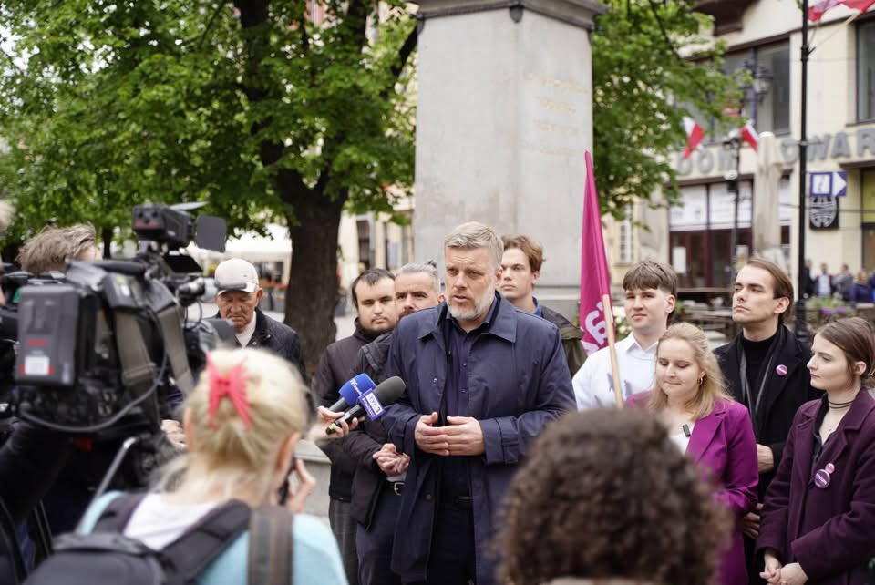 Adrian Zandberg tweet media