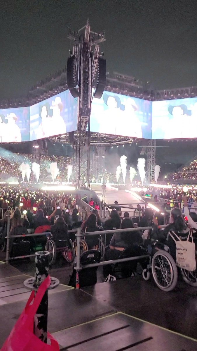 taetaessj's tweet photo. Hablemos del pésimo servicio para personas en silla de ruedas que ofrece Ticketmaster.
Mi experiencia en el concierto de CDMX D1. Abro hilo 🧵
@Ticketmaster_Me
@EstadioGNP
#Accesibilidad
#Ticketmaster
#BTSCDMX https://t.co/v5MnqToy9k