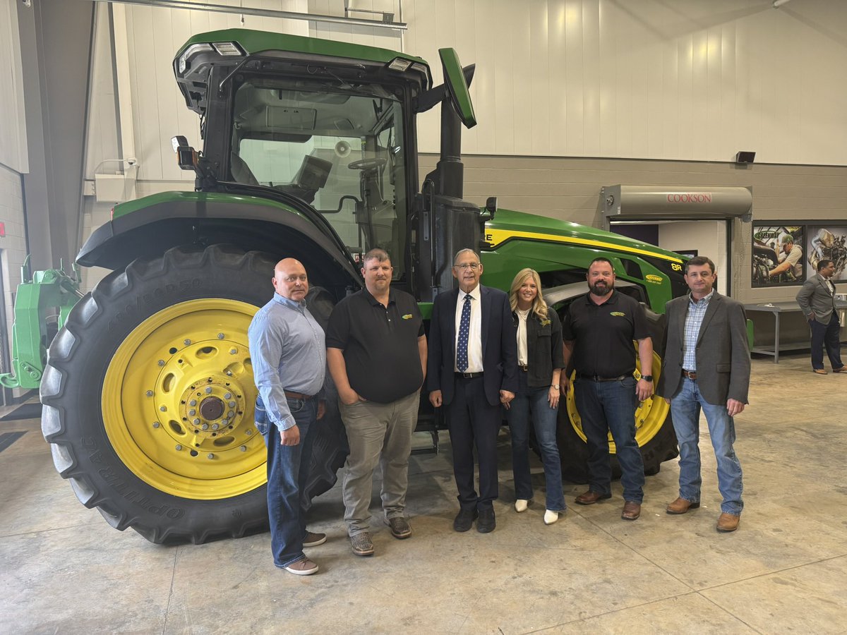 shanebroadway's tweet photo. Great to have Senator @JohnBoozman at the @ASUBeebe @LonokeSchools Business Academy today to showcase the great workforce programs there &amp; highlight some of our business &amp; industry partners like @GoGreenwayEquip Thanks to Chancellor @MethvinJennifer and team for all you do! https://t.co/3hUVN1TsFm