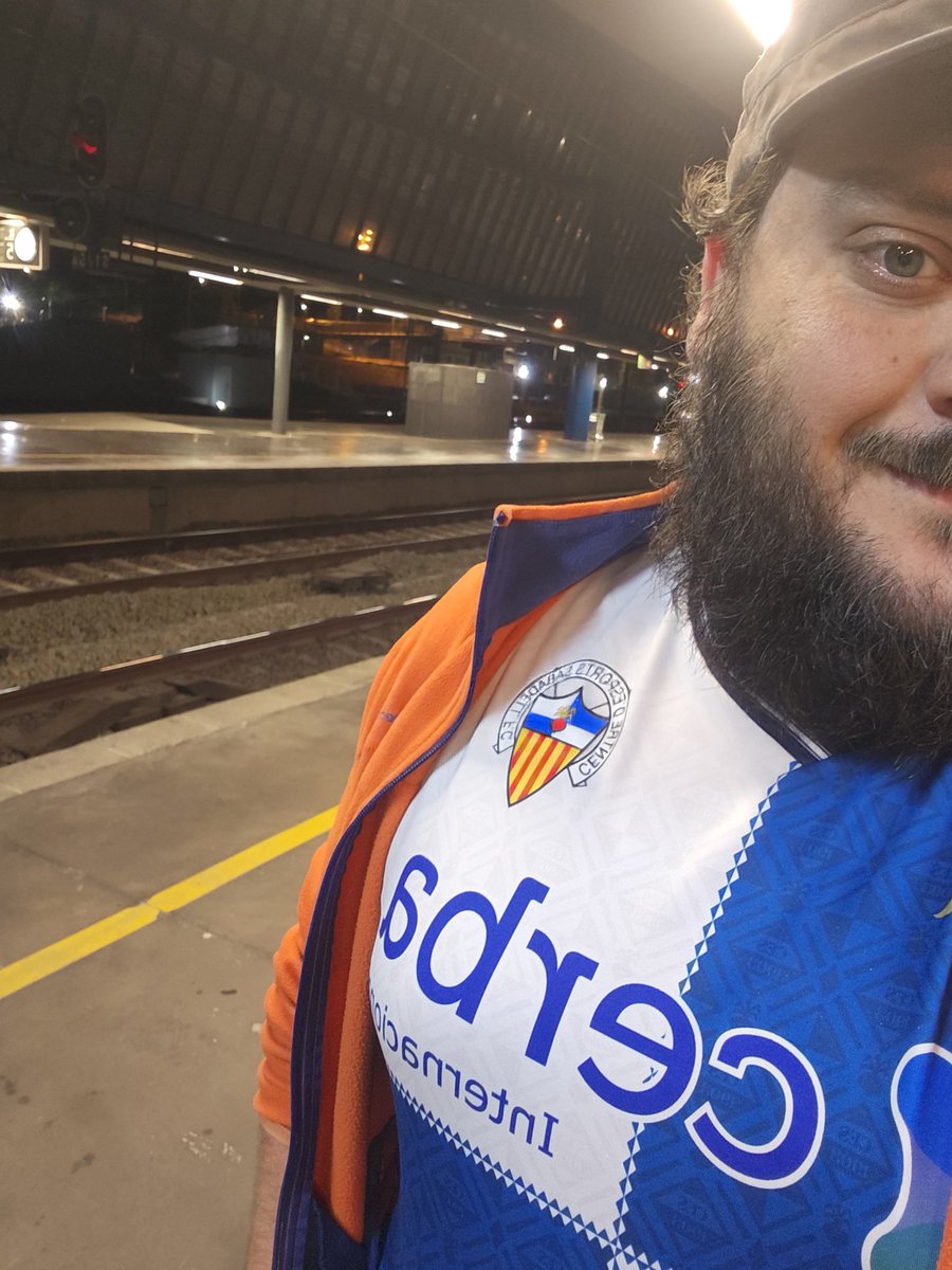 Paudelnord's tweet photo. No podem estar amb la Penya, no podem veure-ho per la tele i aguantarem la radio fins que arribi el bitxo... Tot i aixó, avui hi haurà un tren arlequinat! Som-hi @CESabadell ! https://t.co/t76iDf8zgU