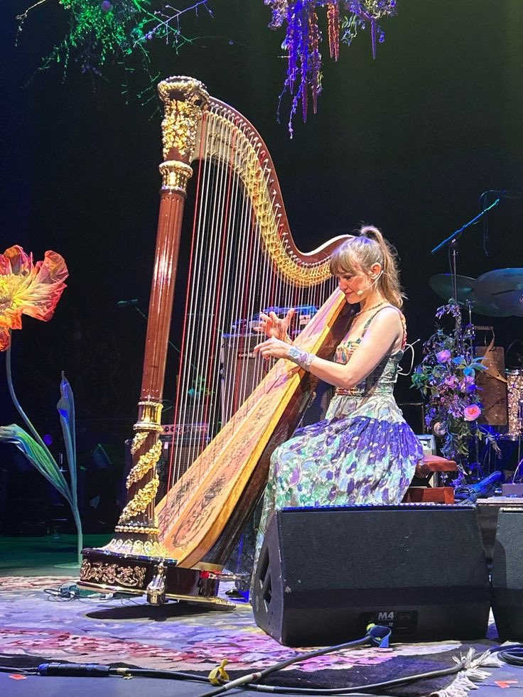 newsomarchives's tweet photo. joanna newsom’s spring recital, 2023 https://t.co/Jpg5OKAXsK