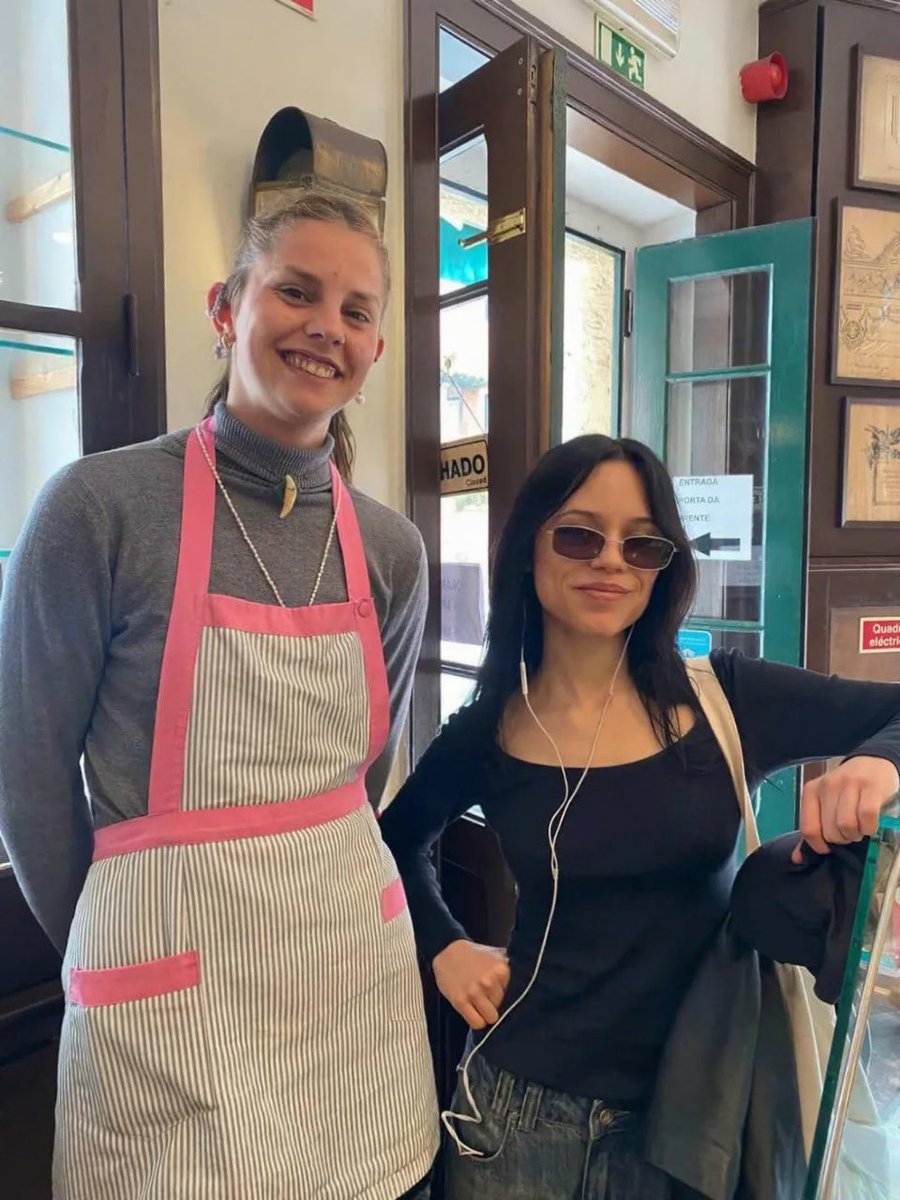 cairoswife's tweet photo. Jenna at a bakery in Sintra, Portugal 🤏🏻 

She looks soooo good help https://t.co/Zg6Wb98yGR