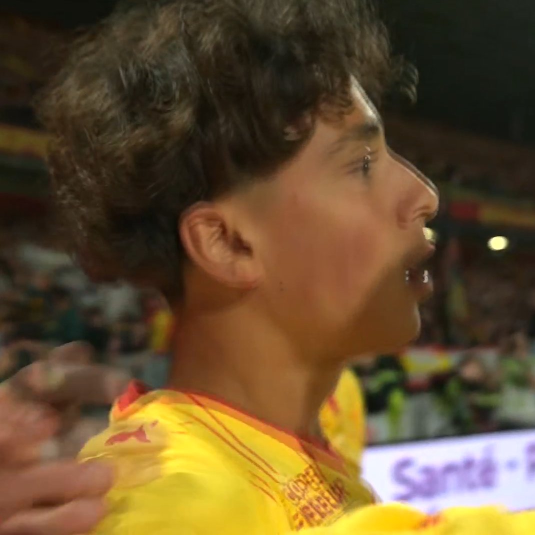 RMCsport's tweet photo. ⚽️BUUUUUUUT ! 

1er ballon du match et 1er but en pro !

Mezian Mesloub, 16 ans, fils de Walid Mesloub, ouvre le score pour Lens quelques secondes après son entrée en jeu. 

Quoi de mieux pour un début de carrière.

1-0. https://t.co/kZvtTEedY4