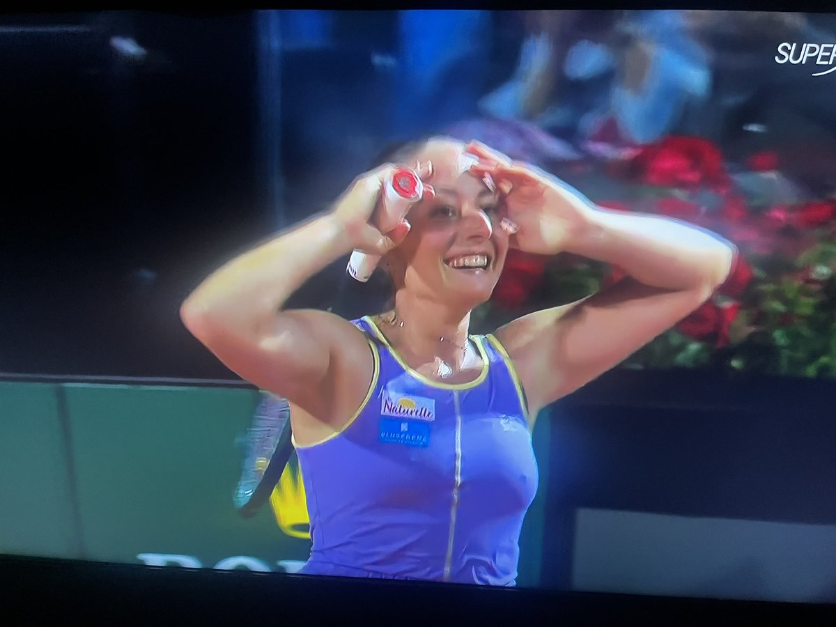 paoloangeloRF's tweet photo. evvai #cocciaretto vince in soli due set “il sorriso di Elisabetta per la seconda volta batte #navarro per la prima volta al terzo turno degli internazionali d’Italia “#andreoli “non avrei desiderato serata migliore è bellissimo giocare con questo tifo”dice lei https://t.co/nlThQFCo1p