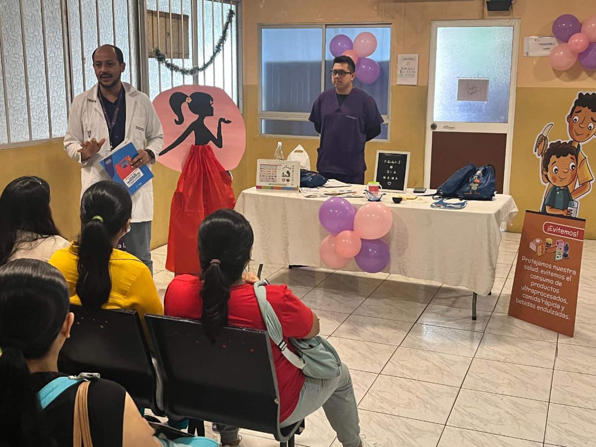 Salud_Guayas's tweet photo. En el Centro de @Salud_Ec #MarthaDeRoldós se realizó un conversatorio  con integrantes del Grupo de apoyo a la #LactanciaMaterna sobre:

🩺🥑👶🏻 Alimentación Complementaria
💊🍶Suplementación con Micronutrientes

#MSPEnTerritorio https://t.co/7xHZwp3ZV4