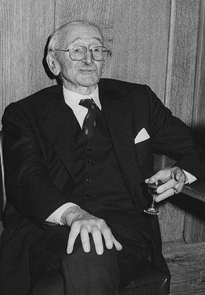 ConstitutionCtr's tweet photo. #OnThisDay in 1899, Friedrich A. von Hayek was born. His sense of libertarian individualism had a tremendous impact on late-20th century American thought and policy.
Read more in the #FoundersLibrary: https://t.co/hEtv0zKykc https://t.co/95fzLkXAz2