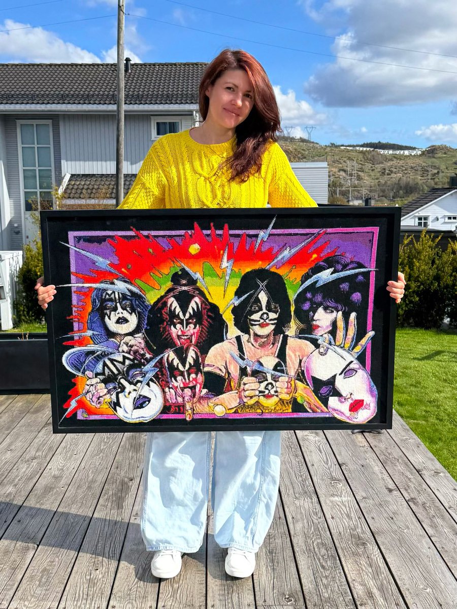 RoanAndreas's tweet photo. This beautiful embroidery finally in a frame and on the wall in my home office🤩😍👍
#kissarmy #kiss #unmasked #detroitrockcity https://t.co/6Yv9YJYdHw