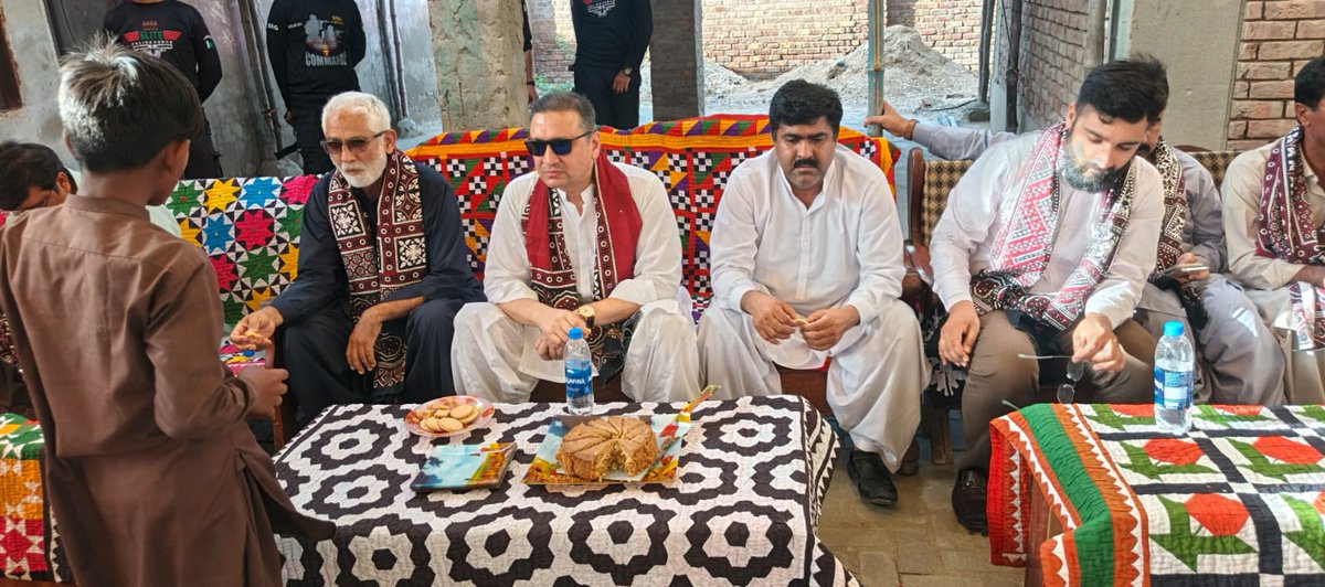 SyedAllahDinoS3's tweet photo. #Hyderabad #NA_218 #HealthProgram
#BHU_Hakeem_Khoso #TandoHyder
#HepatitisAwareness #PPP
صدر @PPP_Org ضلع حیدرآباد و این اے 218 @TariqSJamotPPP صاحب نے آج بیسک ہیلتھ یونٹ حکیم کھوسو، ٹنڈو حیدر حیدرآباد میں ہیپاٹائٹس اسکریننگ اینڈ ٹریٹمنٹ پروگرام کی افتتاحی تقریب میں شرکت کی https://t.co/5ZsdMCjQAH